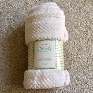 Kirkland heavenly throw blanket